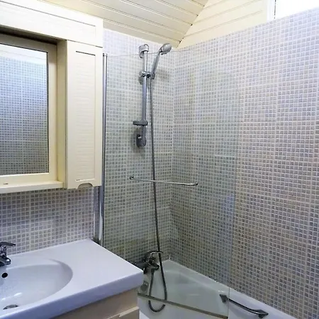 With 3 Bedrooms * Hautot-sur-Mer